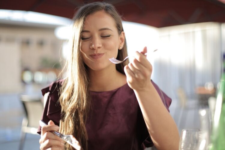 eating with denture